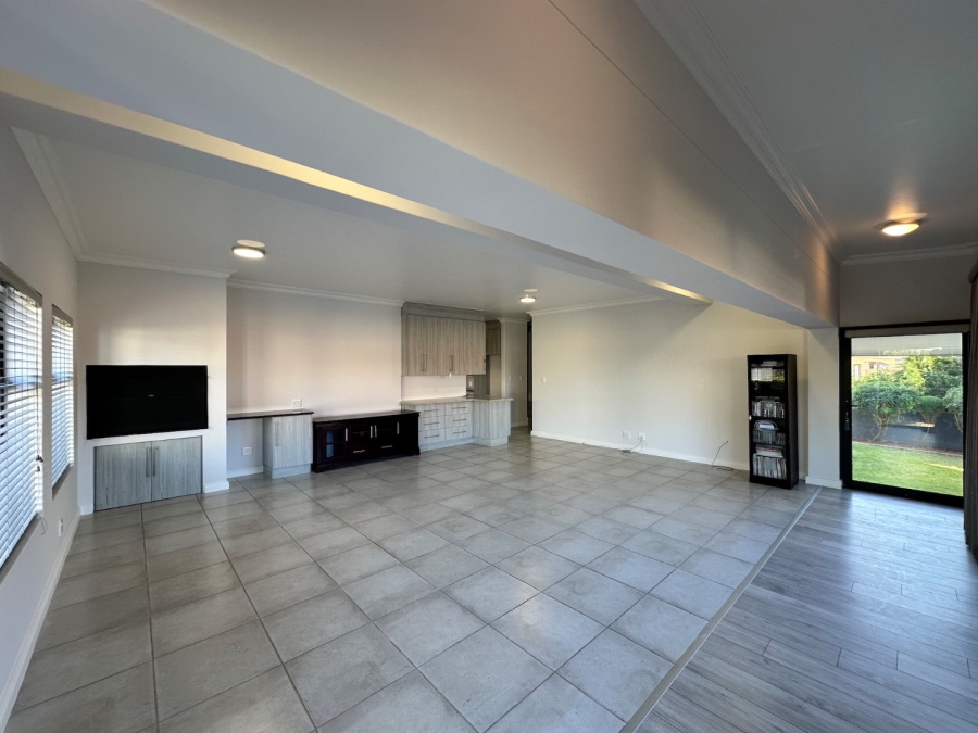 4 Bedroom Property for Sale in Hartenbos Heuwels Western Cape